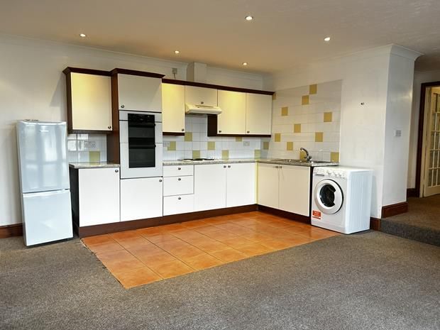 Property photo 3 of 8 Kitchen