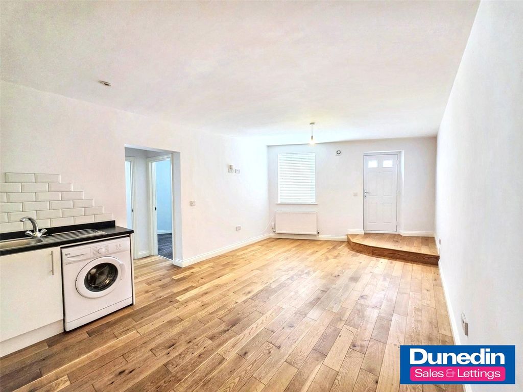 Property photo 2 of 8 Picture No. 18