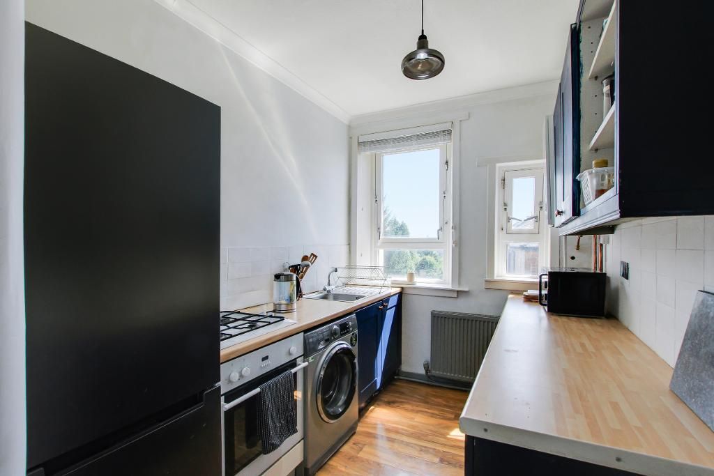 Property photo 3 of 19 Kitchen