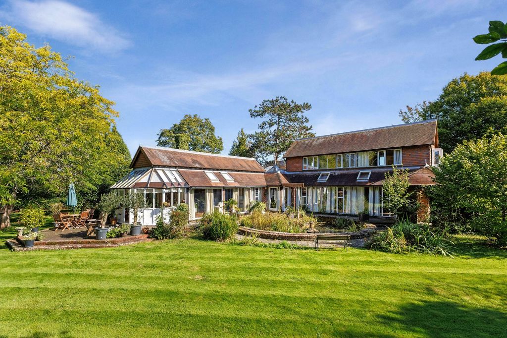 Property photo 1 of 18 External