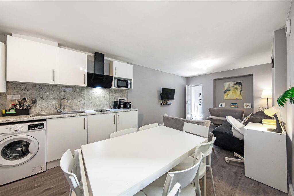 Property photo 2 of 10 Dining Area