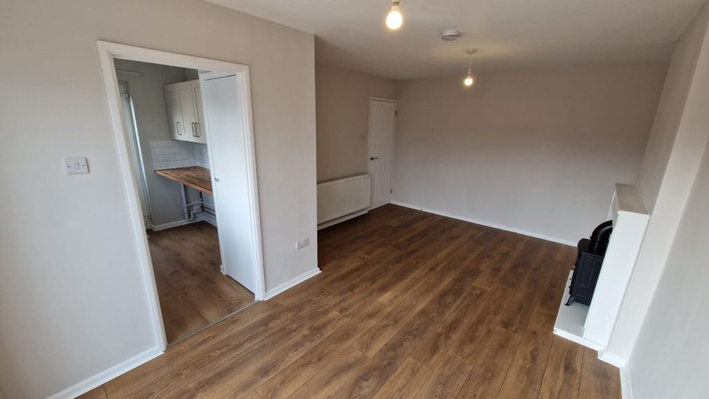 Property photo 3 of 11 Lounge