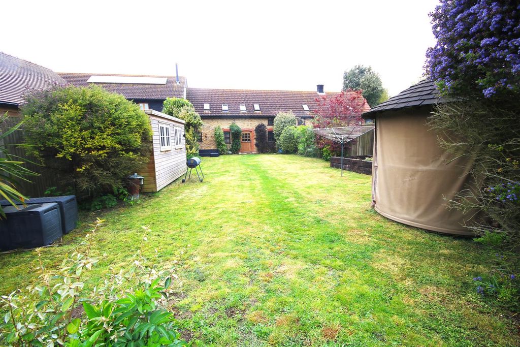 Property photo 1 of 34 Rear Garden B.Jpg