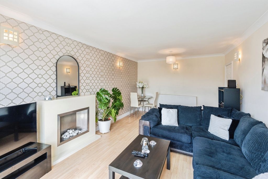Property photo 3 of 13 Pbox-Img.Jpg