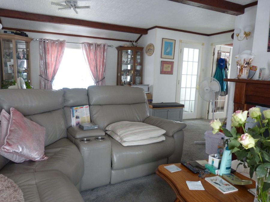 Property photo 3 of 23 Lounge