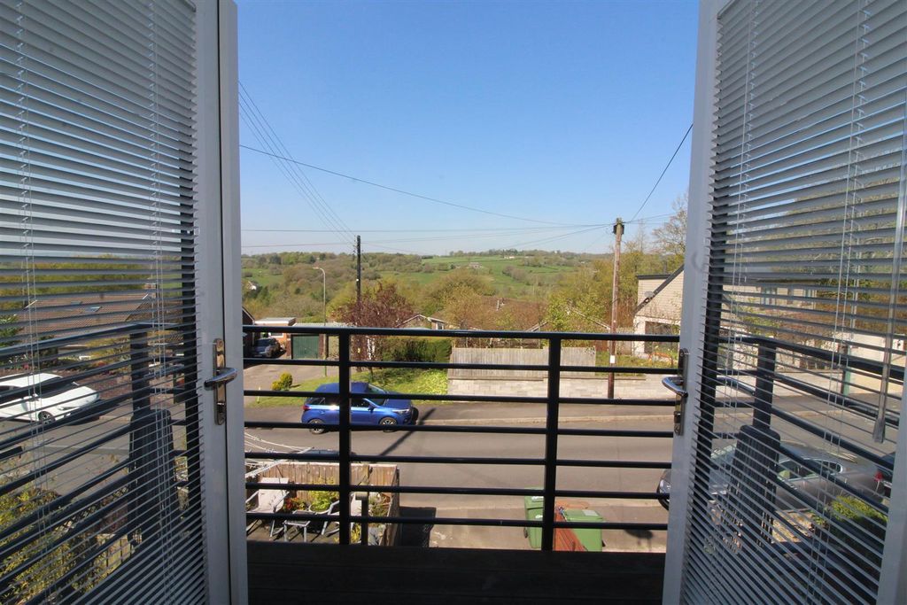 Property photo 2 of 32 Lounge/Dining Room