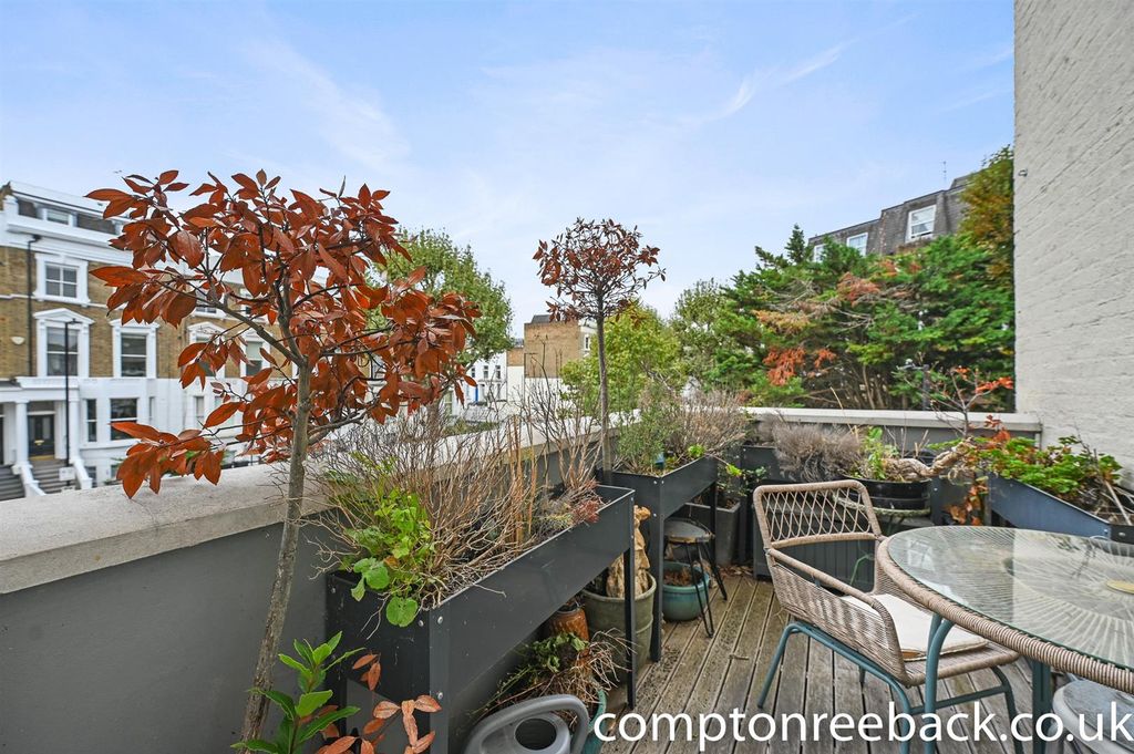 Property photo 2 of 10 Balcony / Terrace