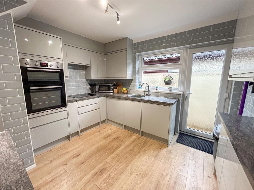 Property photo 2 of 24 Kitchen