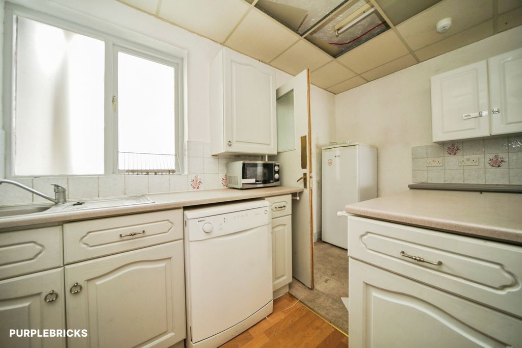 Property photo 3 of 25