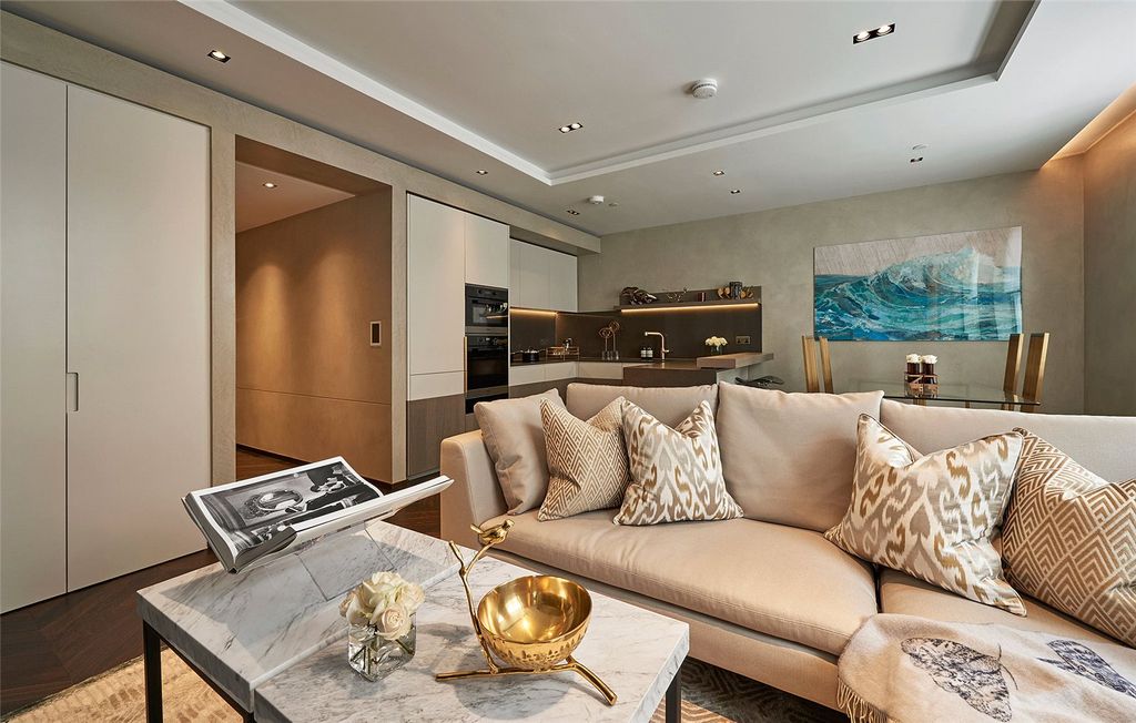 Property photo 2 of 16 The Colyer