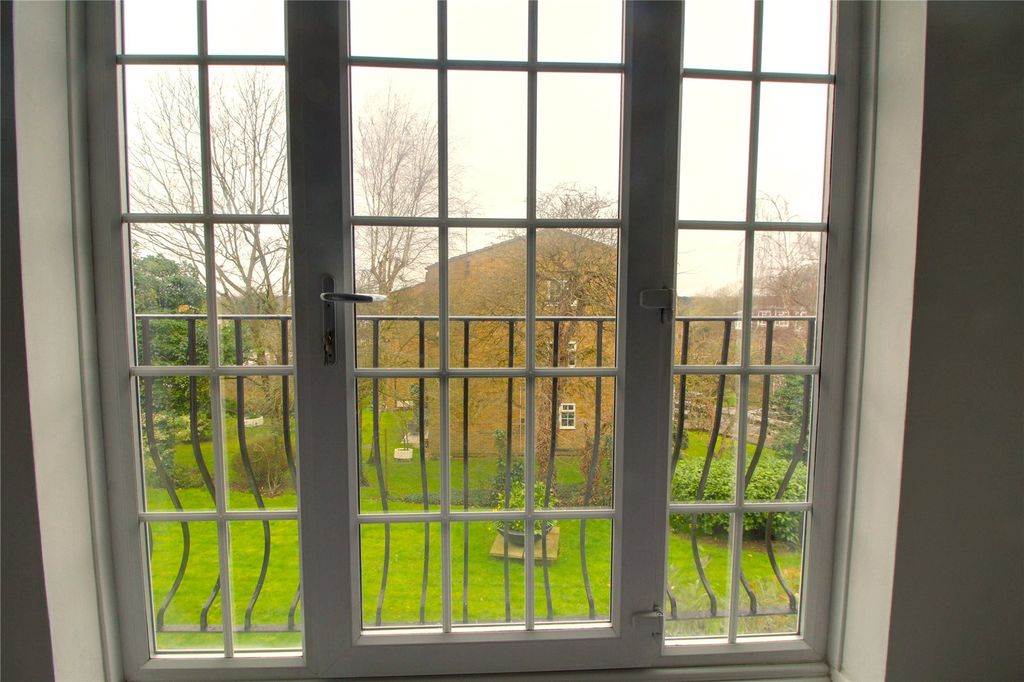 Property photo 3 of 10 Picture No. 12