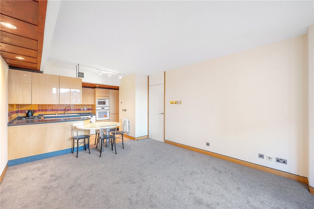 Property photo 2 of 16 Reception