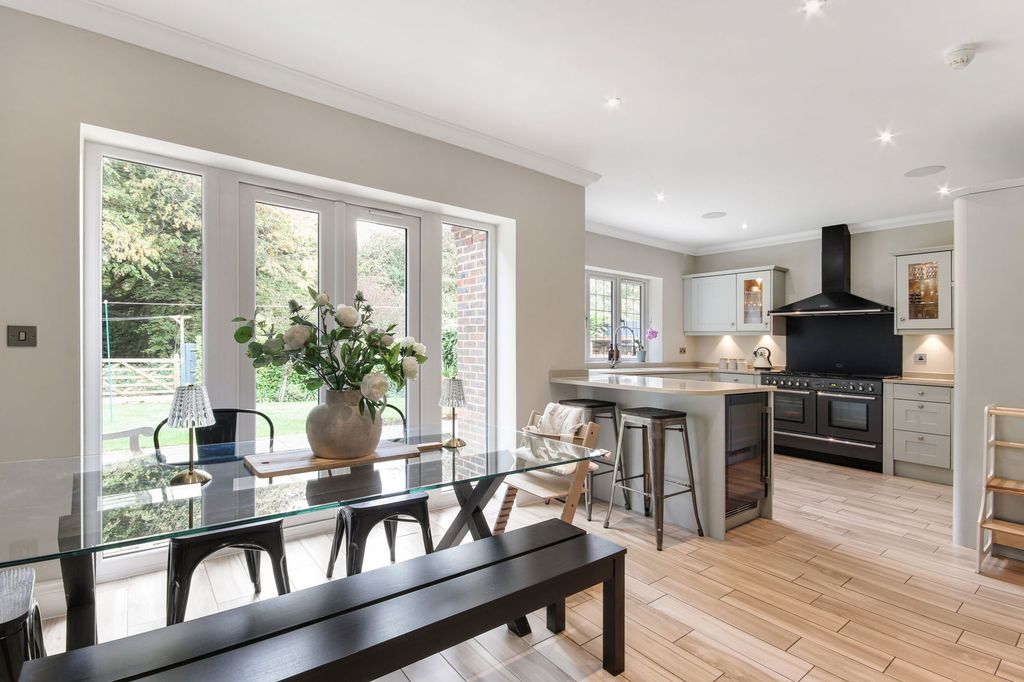 Property photo 3 of 59