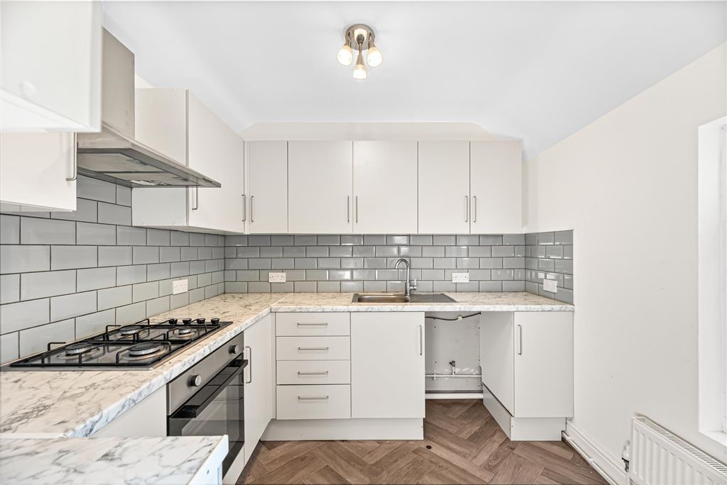 Property photo 3 of 18 Kitchen