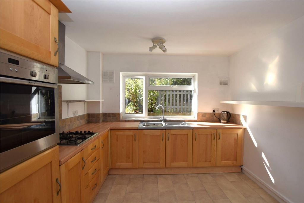 Property photo 2 of 8 Kitchen