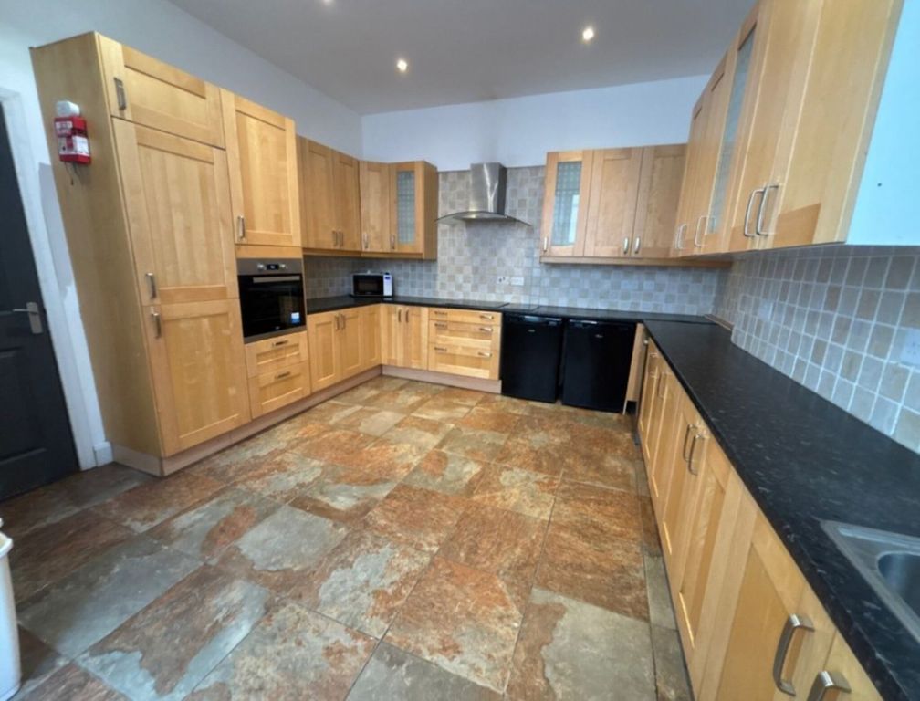 Property photo 2 of 34