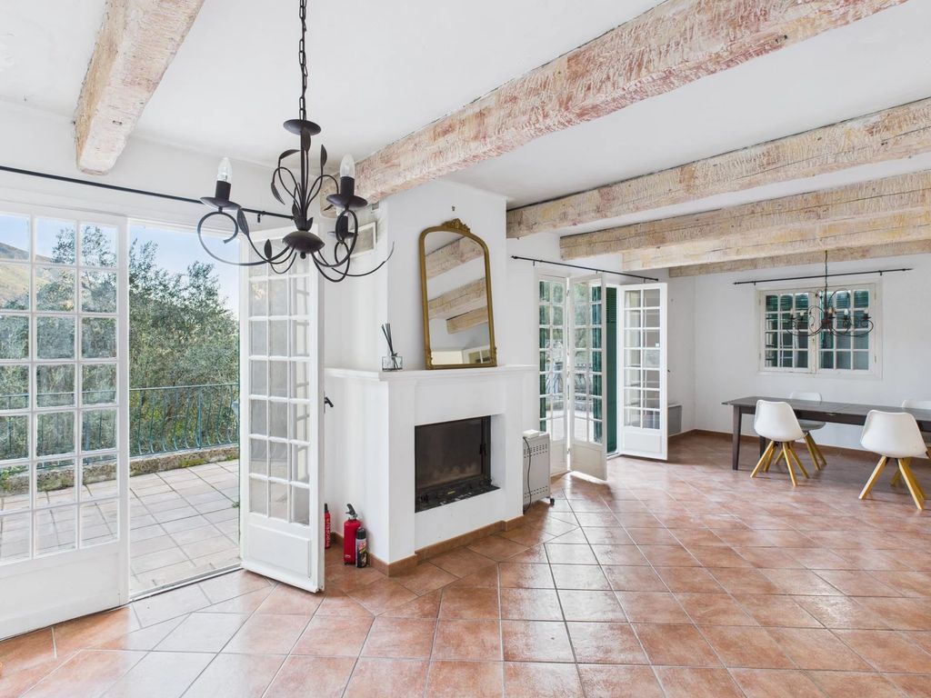 Property photo 3 of 34