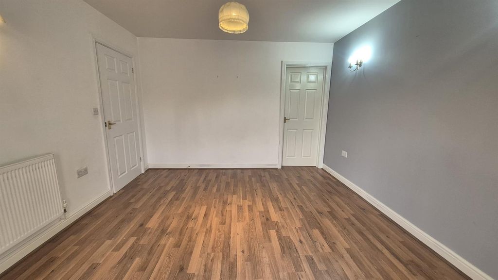 Property photo 3 of 15 Ih Living Room 2.Jpeg