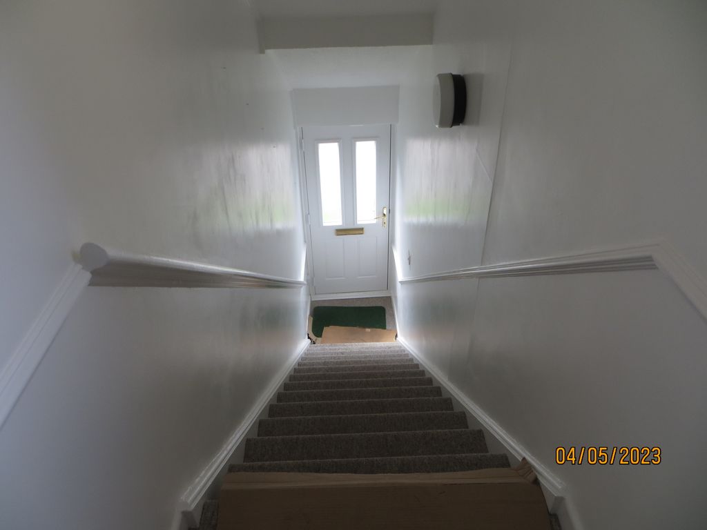 Property photo 2 of 9 Entrance Hall