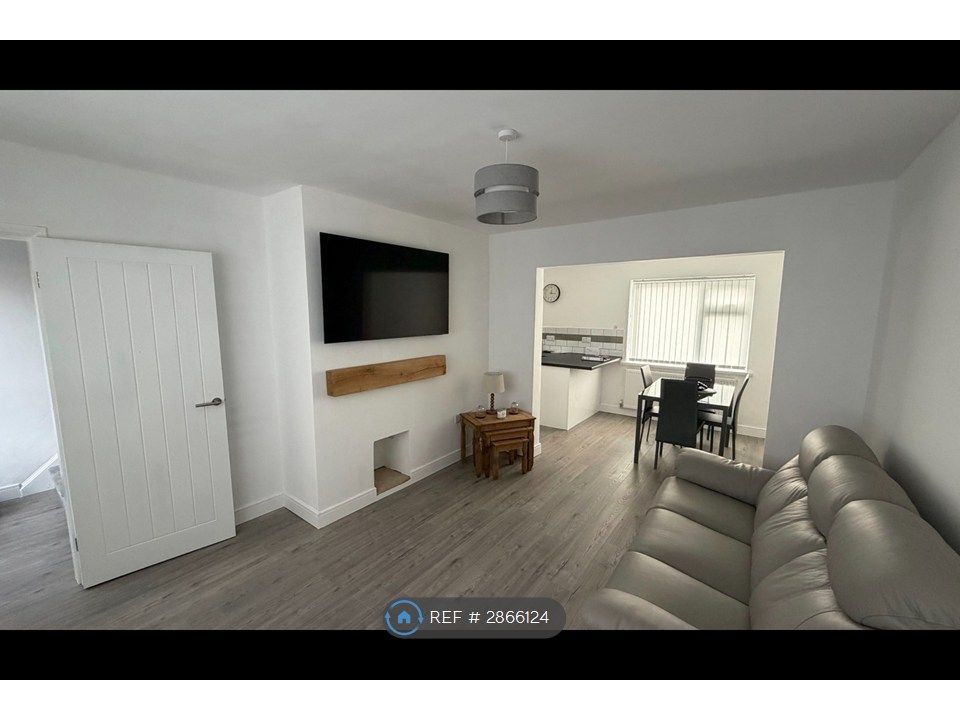 Property photo 3 of 17 Lounge/Diner