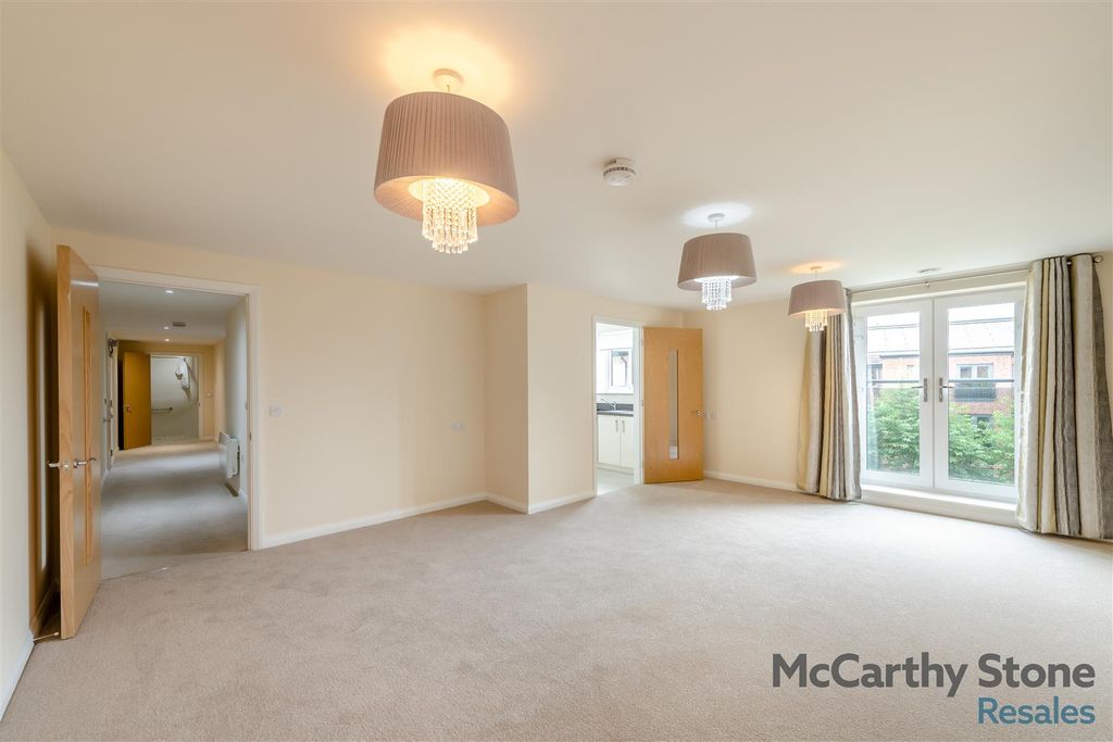Property photo 2 of 22 8698165-Interior15.Jpg