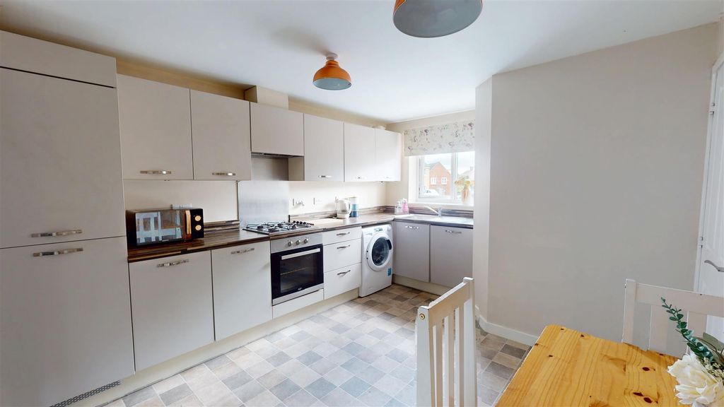Property photo 3 of 12 Dining Kitchen