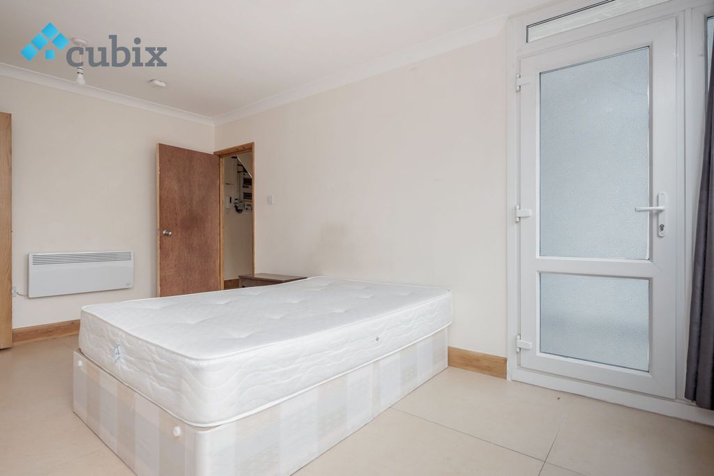 Property photo 2 of 28