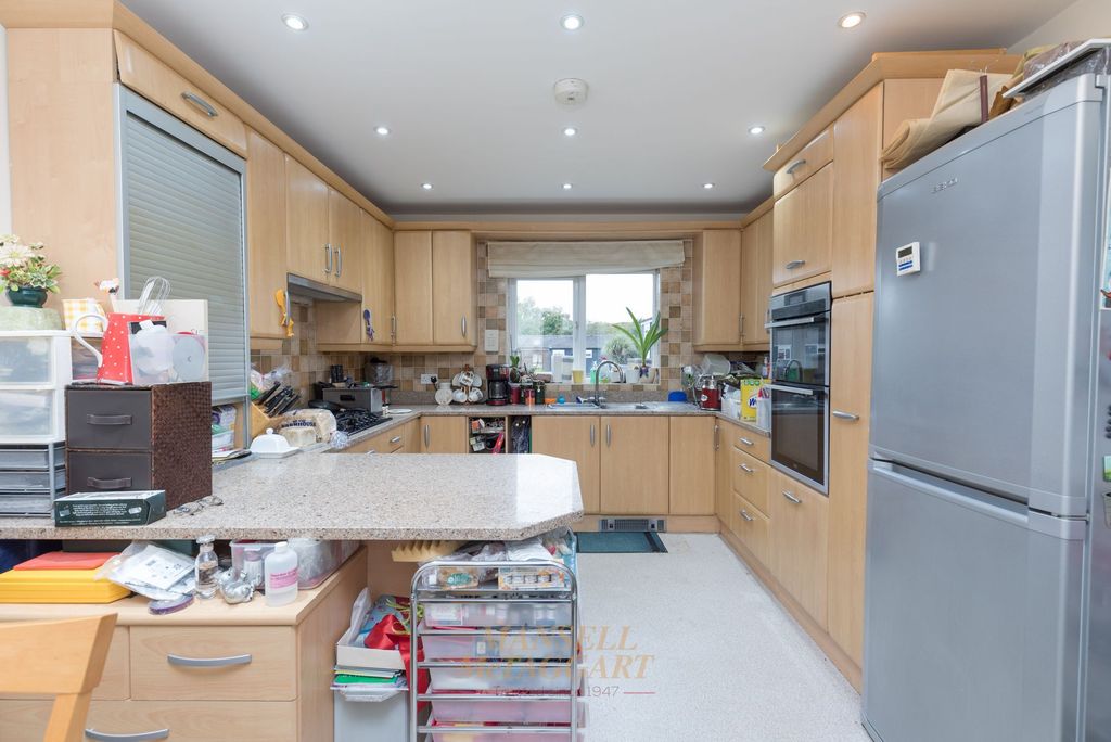 Property photo 2 of 25