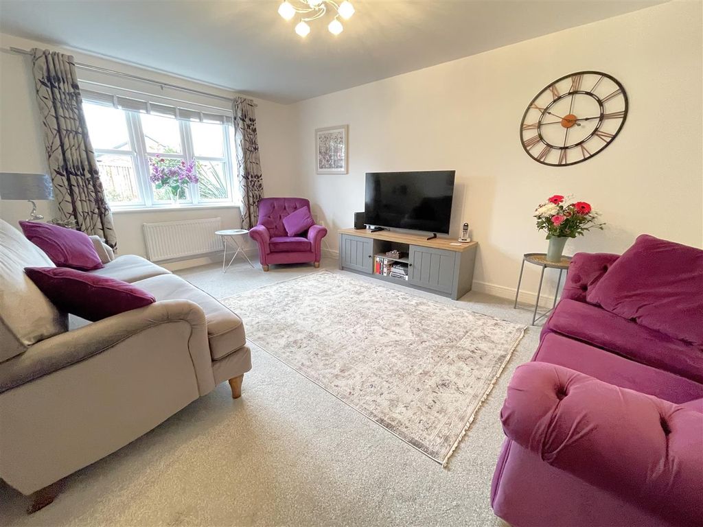 Property photo 3 of 27 Sitting Room
