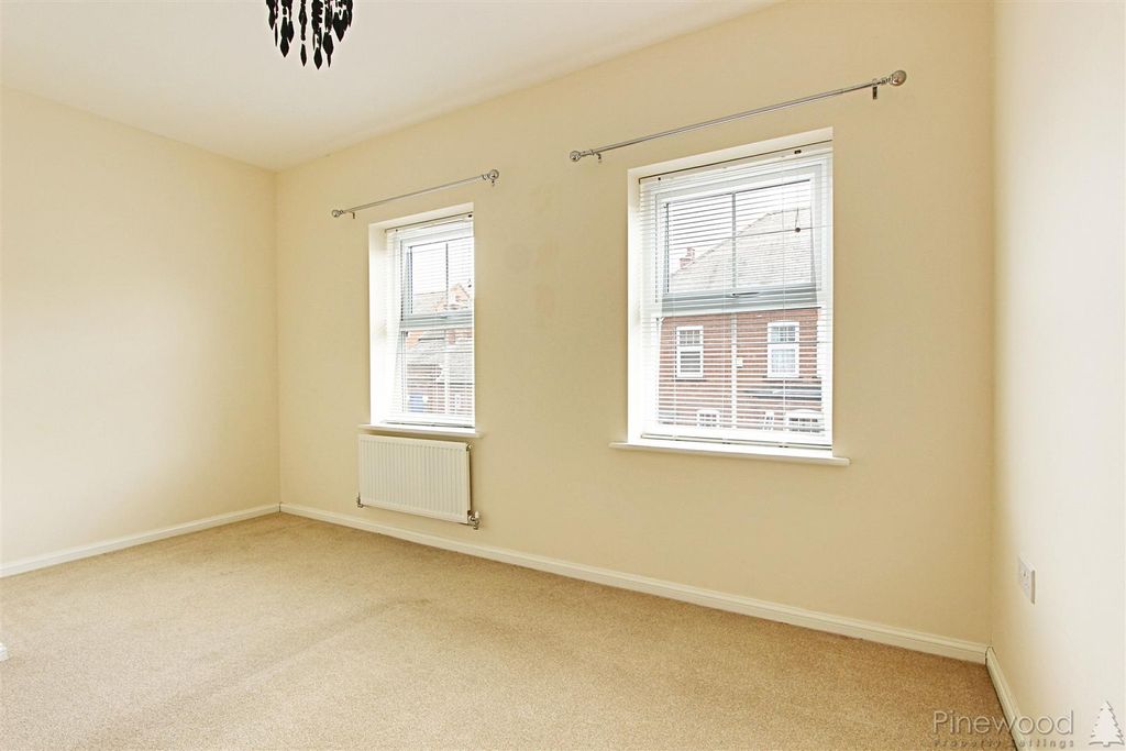 Property photo 3 of 13 Main Bedroom