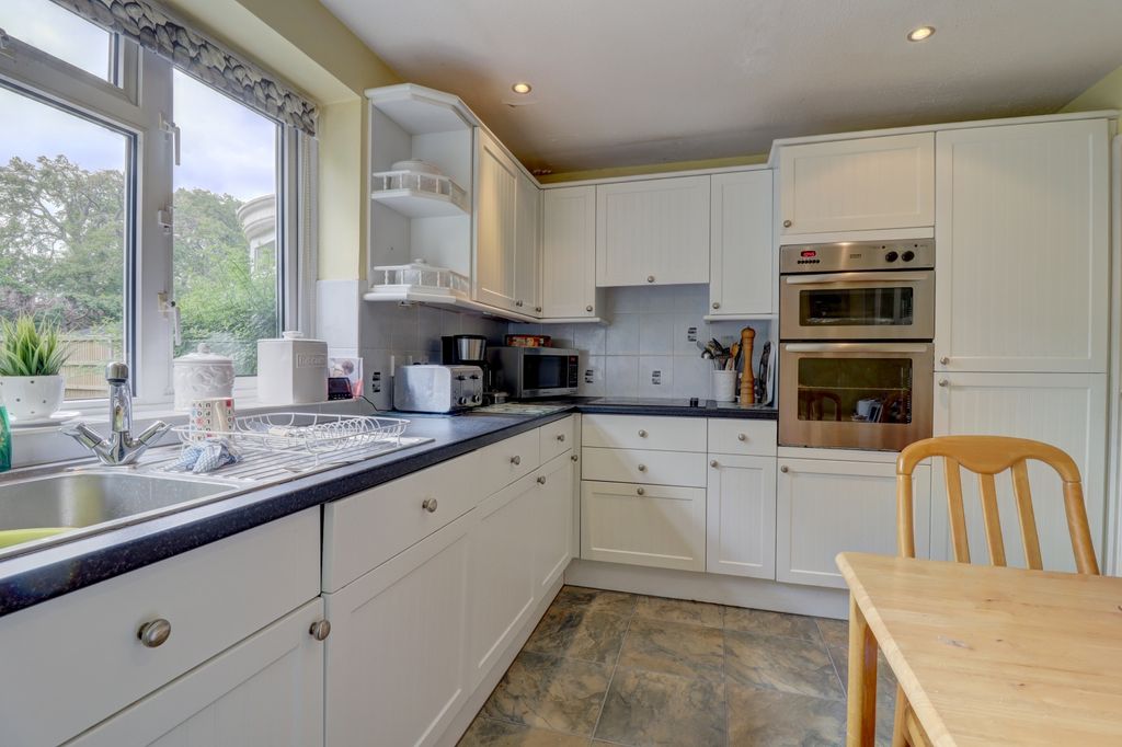 Property photo 3 of 17 Picture No. 23