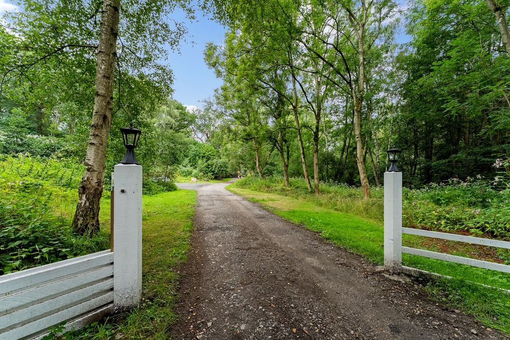 Property photo 3 of 33