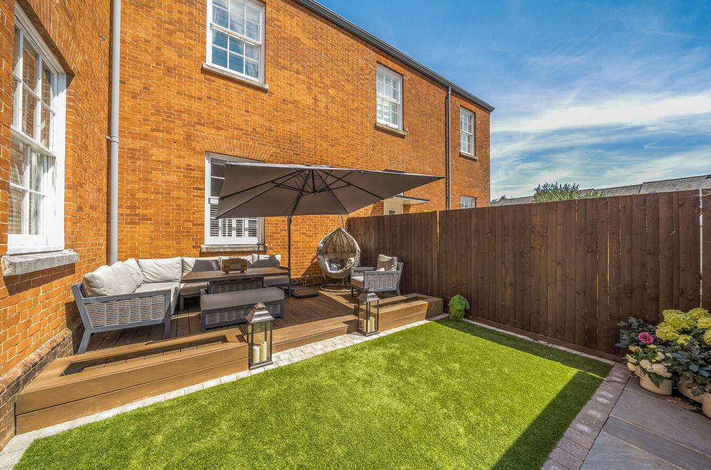 Property photo 1 of 15 1492663-10-6A4Fe2...