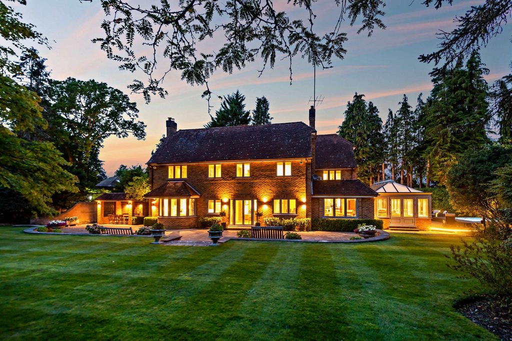 Property photo 1 of 28 Twilight