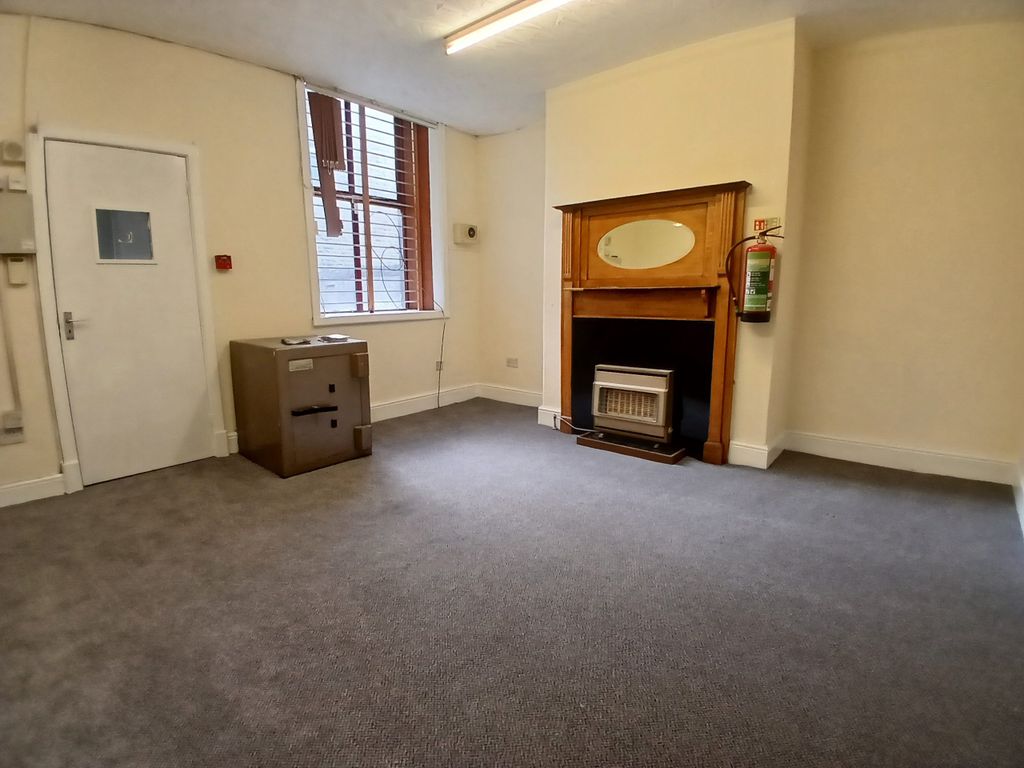 Property photo 2 of 7 Int 1