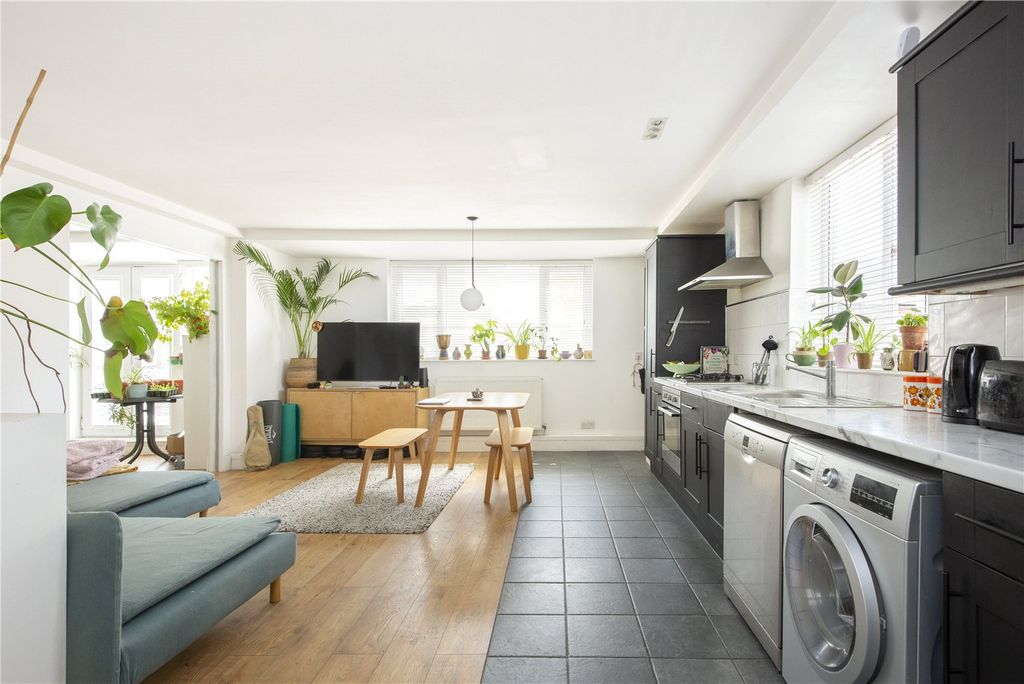 Property photo 3 of 11 Picture No. 02