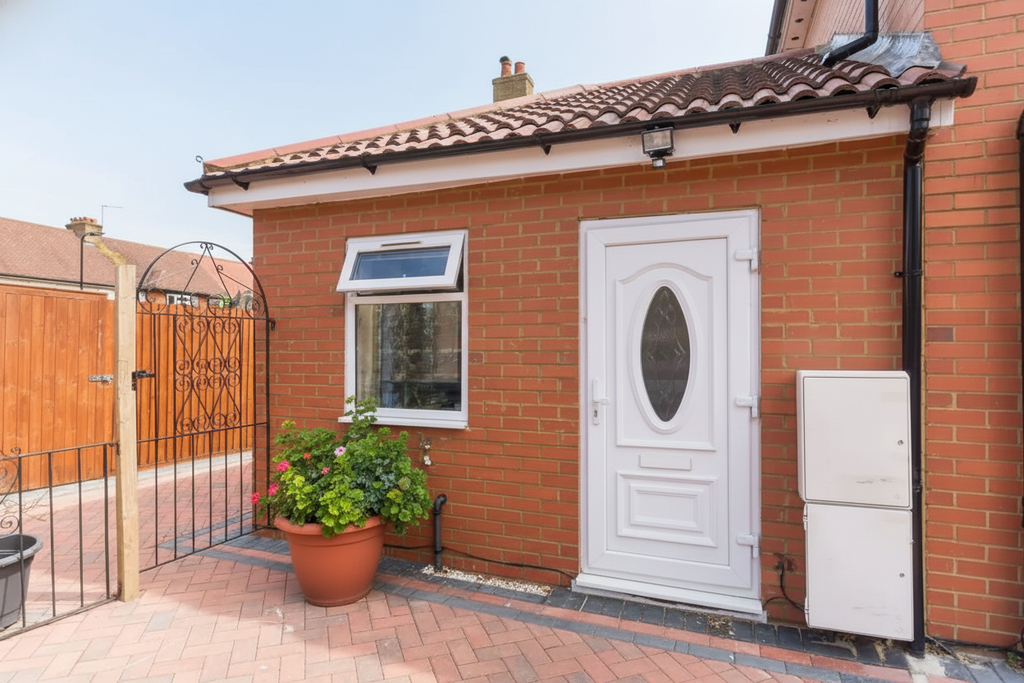 Property photo 1 of 6 424692A3-d320-4514-9E0F-44A4B4241882