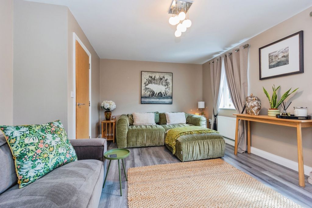 Property photo 3 of 21 Pbox-Img.Jpg