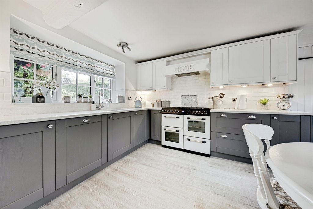 Property photo 3 of 26