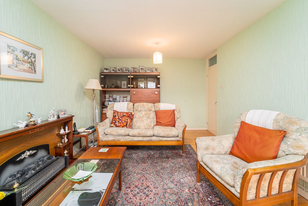 Property photo 2 of 8