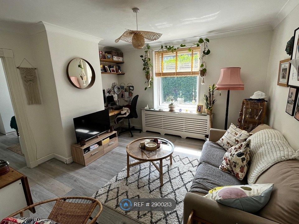 Property photo 1 of 16 Living Room