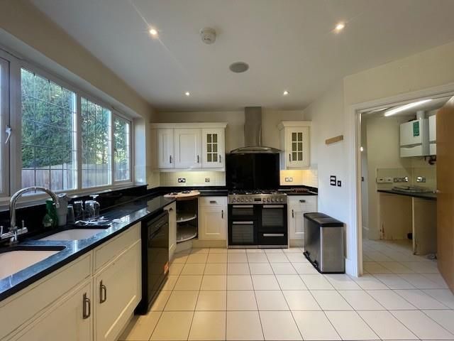 Property photo 3 of 24 Kitchen