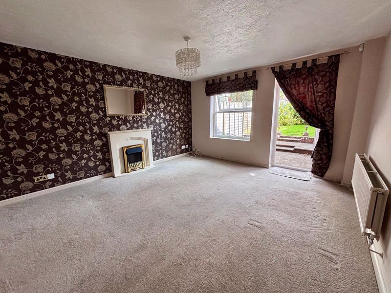 Property photo 2 of 18 Lounge