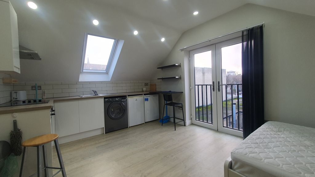 Property photo 3 of 9 Gallery