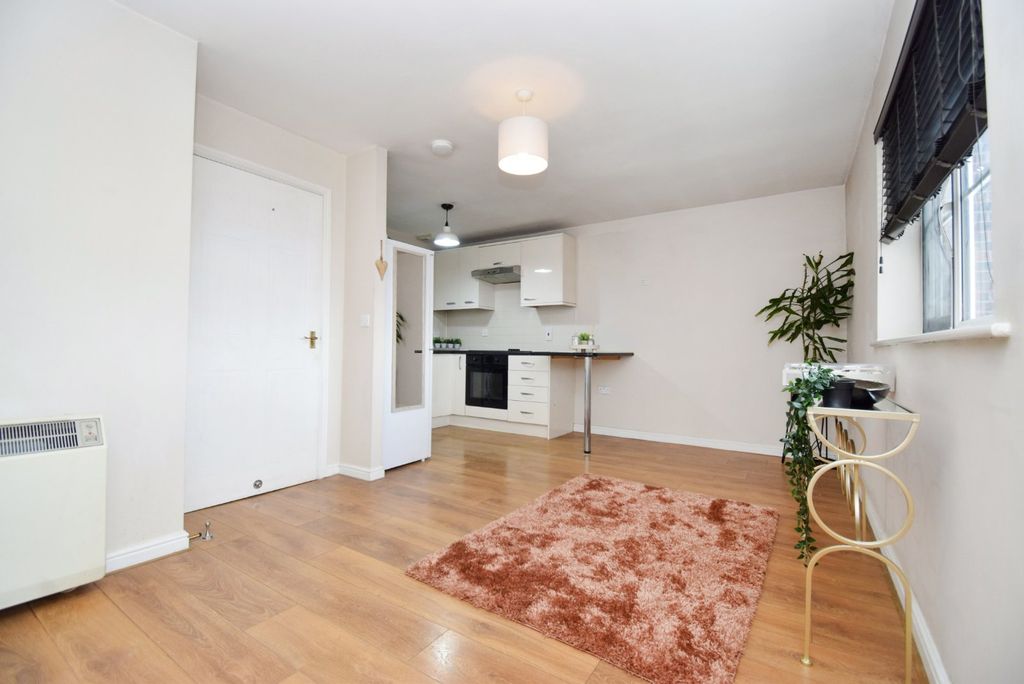 Property photo 1 of 13 Living Room