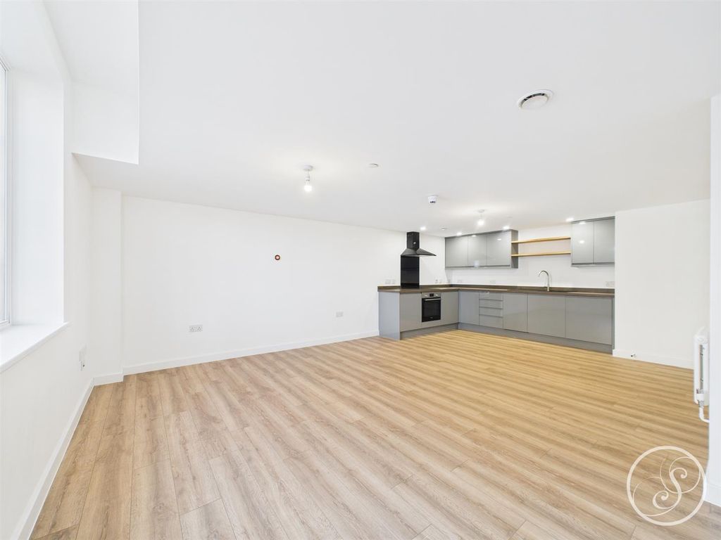 Property photo 2 of 12 Living Space