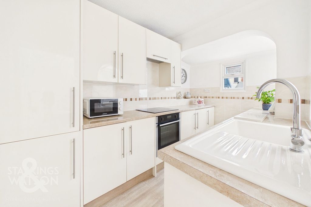 Property photo 3 of 23