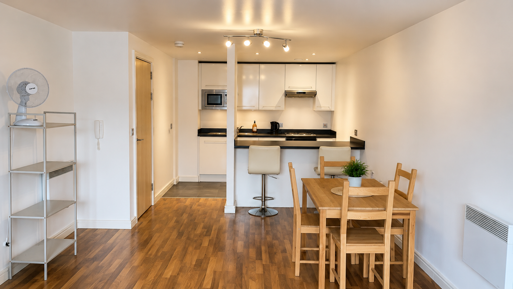Property photo 3 of 7 Kitchen