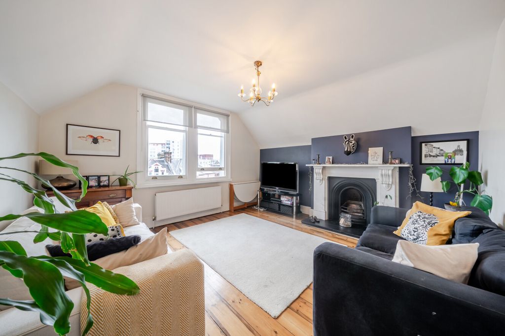 Property photo 1 of 12 1513179-14-6A9084...
