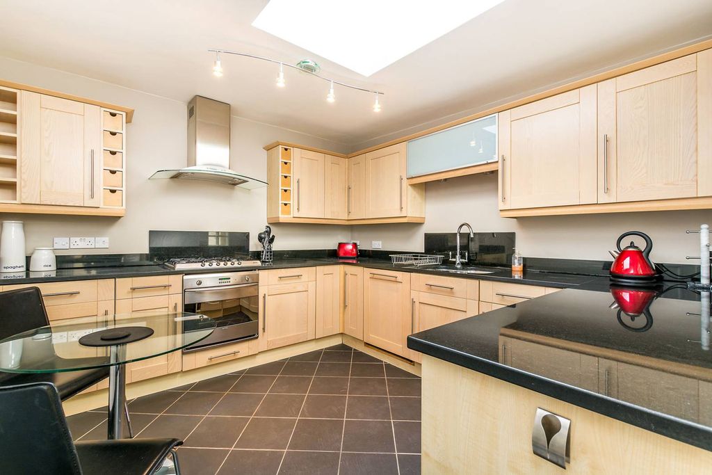 Property photo 2 of 11